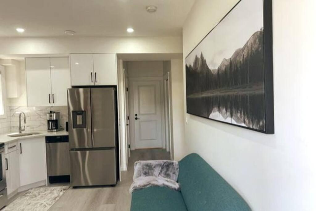 Award Winning Boho Paradise Sunlit Modern Suite Calgary Exterior photo
