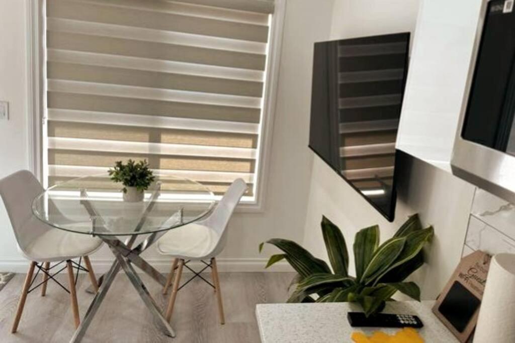 Award Winning Boho Paradise Sunlit Modern Suite Calgary Exterior photo