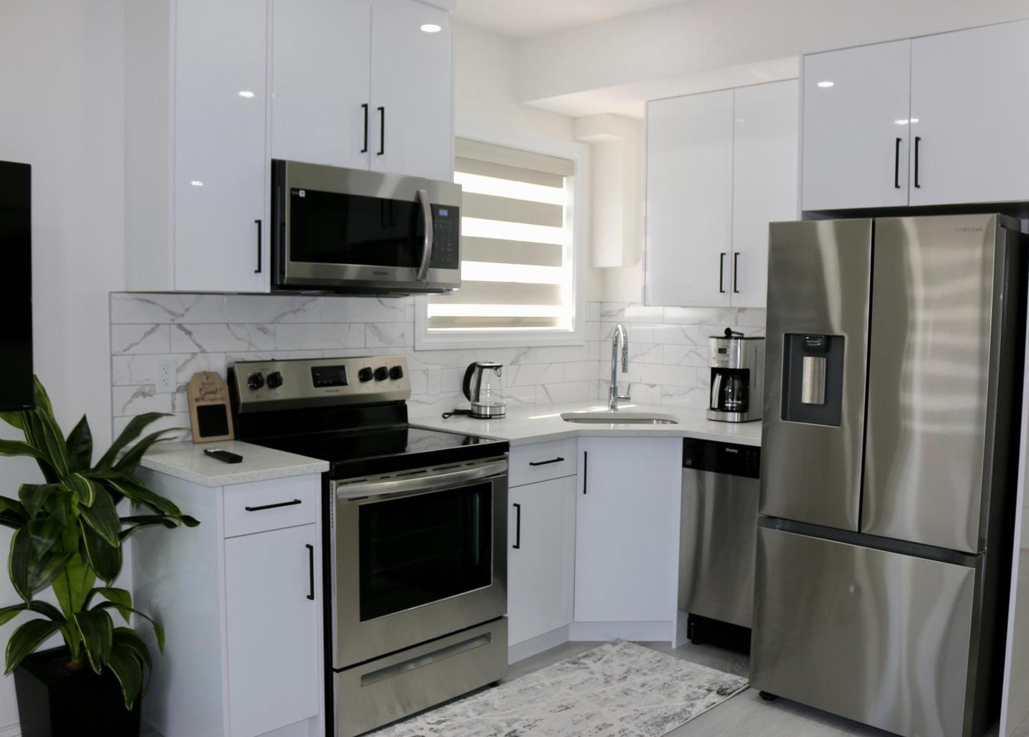 Award Winning Boho Paradise Sunlit Modern Suite Calgary Exterior photo