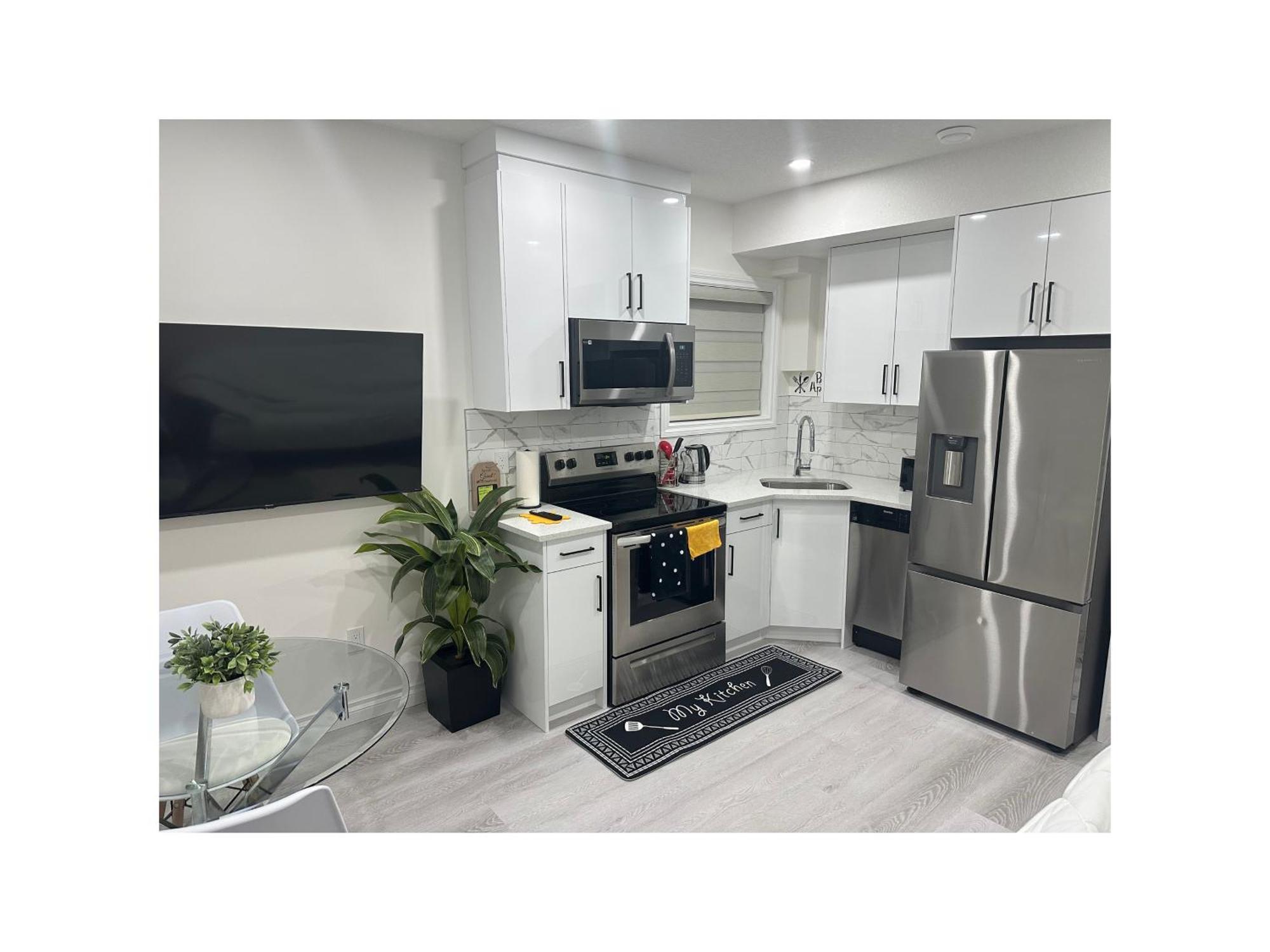 Award Winning Boho Paradise Sunlit Modern Suite Calgary Exterior photo